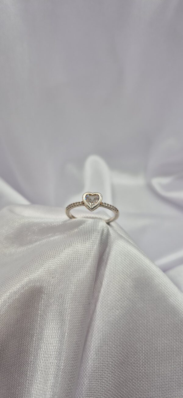 Anillo de Plata 925 Modelo Corazón y Strass