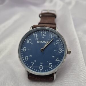 Reloj Stone con Malla de Cuero Fondo Azul