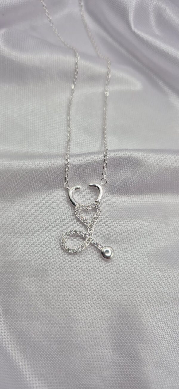 Collar de Plata 925 Diseño Estetoscopio con Piedra