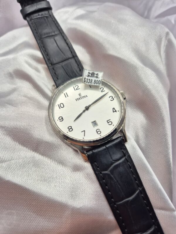 Reloj Festina con Malla de Cuero Modelo F16745/1