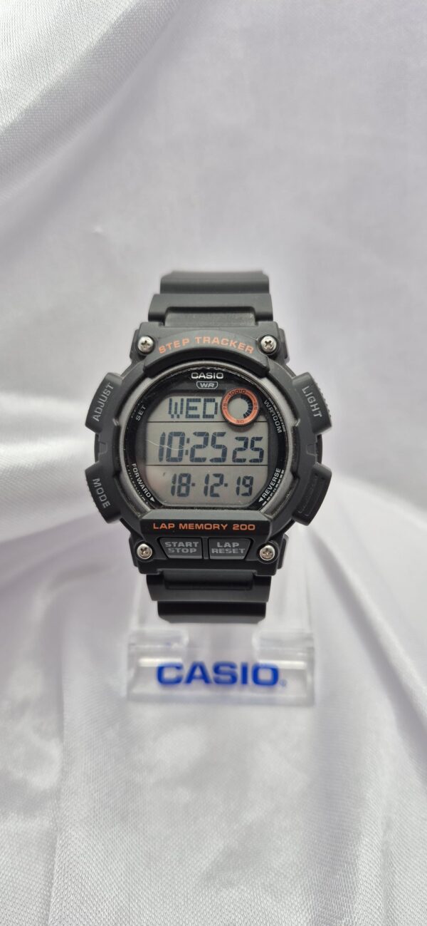 Reloj Casio con Malla de Caucho Modelo WS-2100H-1AVDF