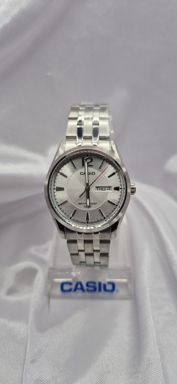 Reloj Casio con Malla Metálica Modelo MTP-1335D-7AVDF