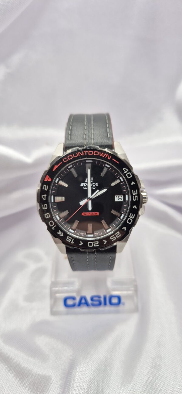 Reloj Casio con Malla de Cuero Modelo EFV-120BL-1AVUDF