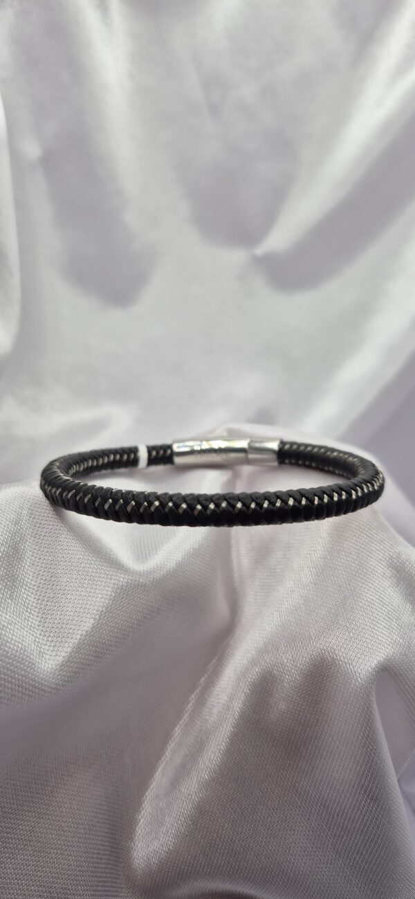 Pulsera Tascani de Cuero Tejido con Cierre Imantado