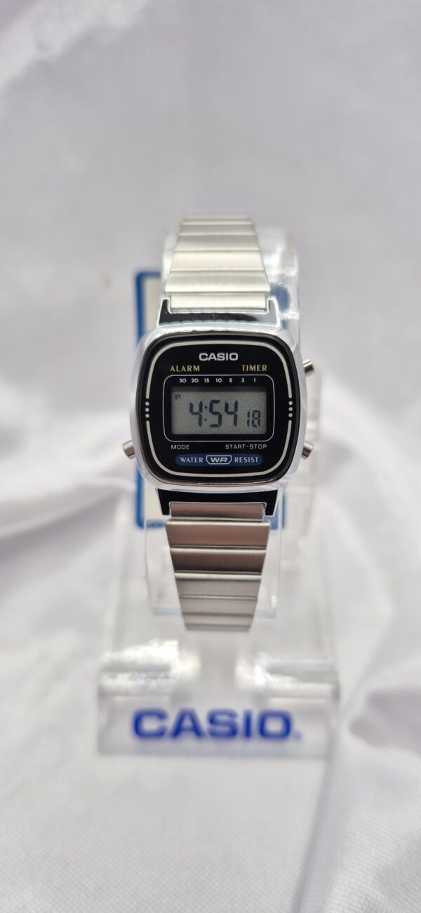 Reloj Casio Estilo Vintage Modelo LA670WA-1DF