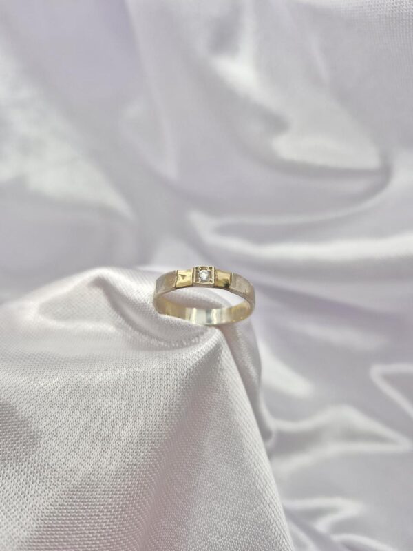 Anillo Solitario de Plata 925 y Oro con Piedra Incrustada