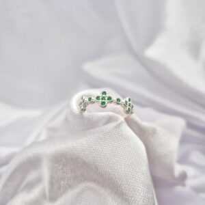 Anillo de Plata 925 Diseño Trébol con Piedras Verdes