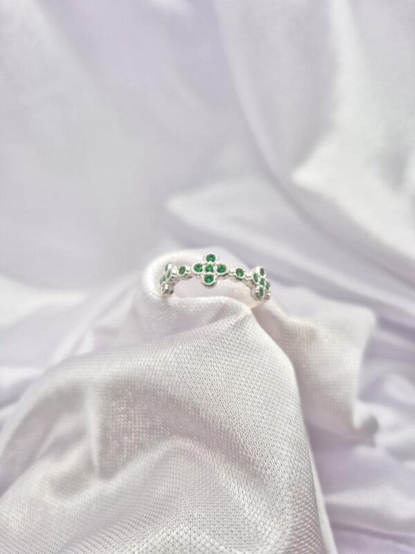 Anillo de Plata 925 Diseño Trébol con Piedras Verdes