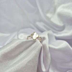 Anillo de Plata 925 Diseño Trébol de Piedra Nácar