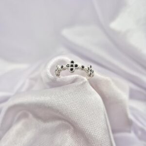 Anillo de Plata 925 Diseño Trébol con Piedras Negras