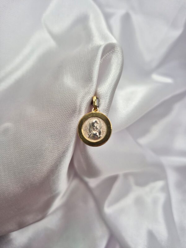 Dije de Plata 925 y Oro Virgen Niña con Borde Dorado