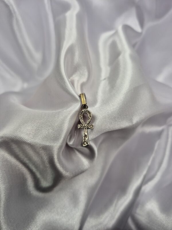 Dije de Plata 925 y Oro Diseño Cruz Egipcia Facetada