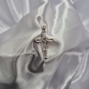 Dije de Plata 925 Diseño Cruz con Cristales