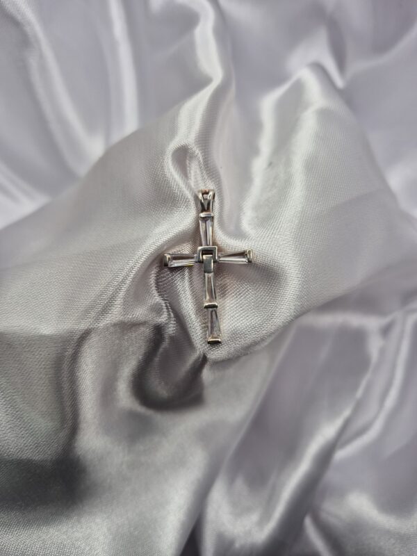 Dije de Plata 925 Diseño Cruz con Cristales