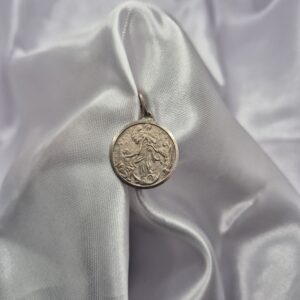 Dije de Plata 925 Diseño Virgen Desatanudos