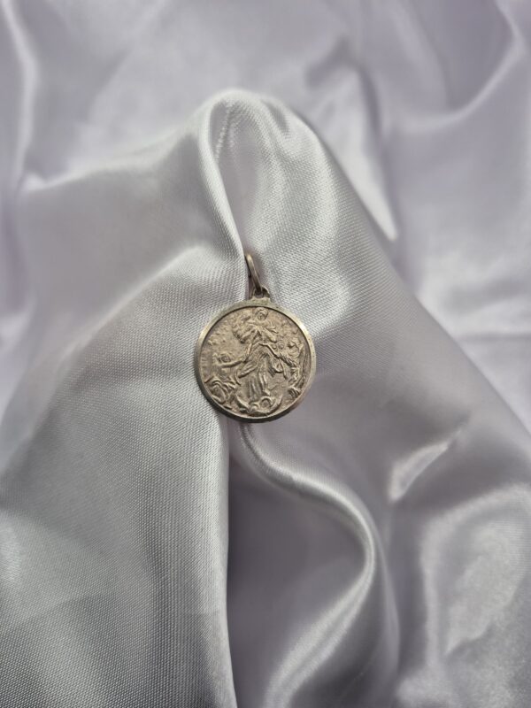 Dije de Plata 925 Diseño Virgen Desatanudos