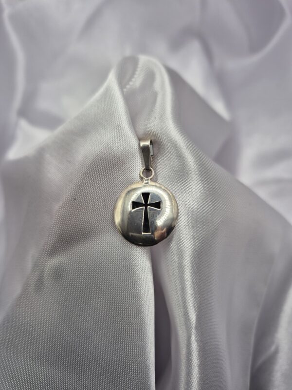 Dije de Plata 925 Diseño Medalla Redonda con Cruz