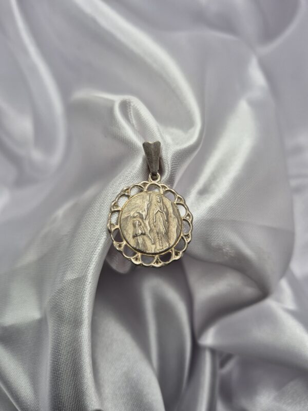 Dije de Plata 925 Diseño Medalla Virgen de Lourdes