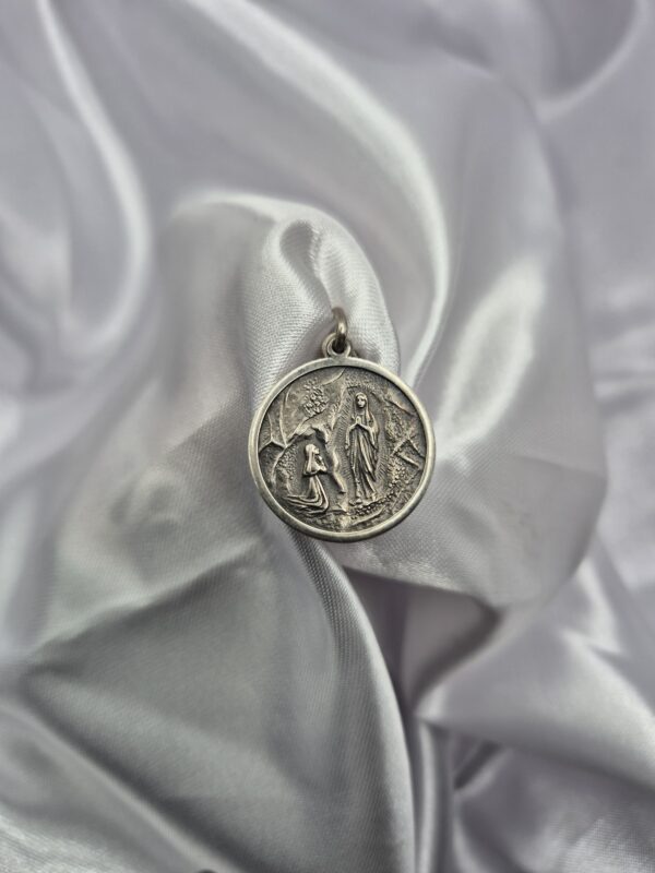 Dije de Plata 925 Medalla de la Virgen de Lourdes