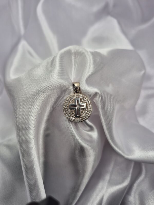 Dije de Plata 925 Diseño Cruz con Strass