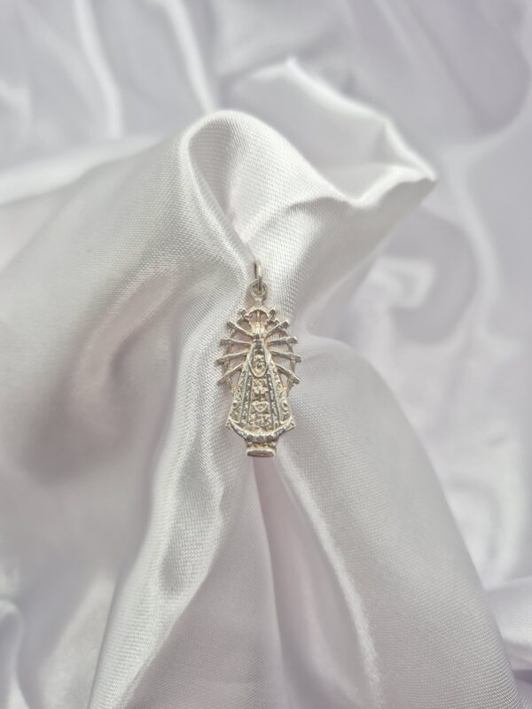 Dije de Plata 925 Diseño Ovalado Virgen de Luján