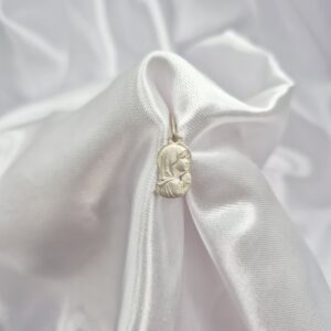 Dije de Plata 925 Diseño Ovalado de la Virgen Niña