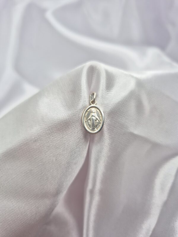 Dije de Plata 925 Diseño Virgen Milagrosa