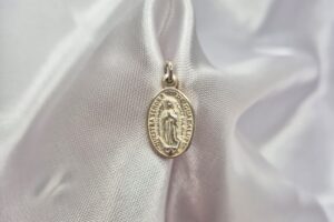 Dije de Plata 925 Medalla Ovalada Virgen Milagrosa