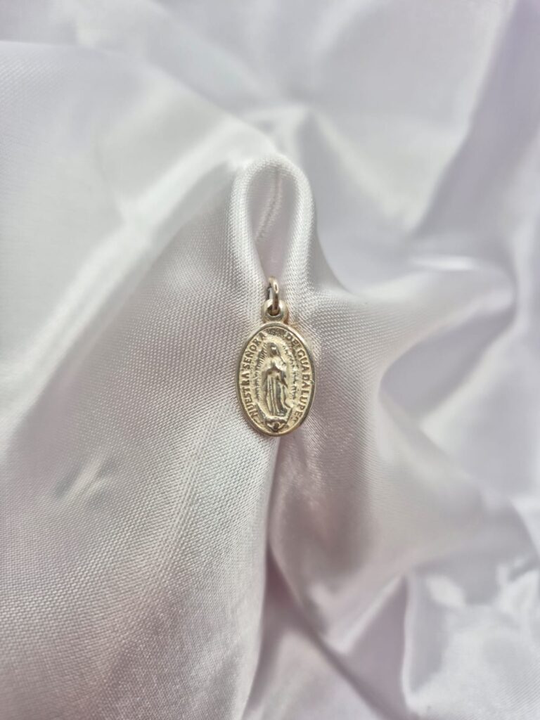 Dije de Plata 925 Medalla Ovalada Virgen Milagrosa