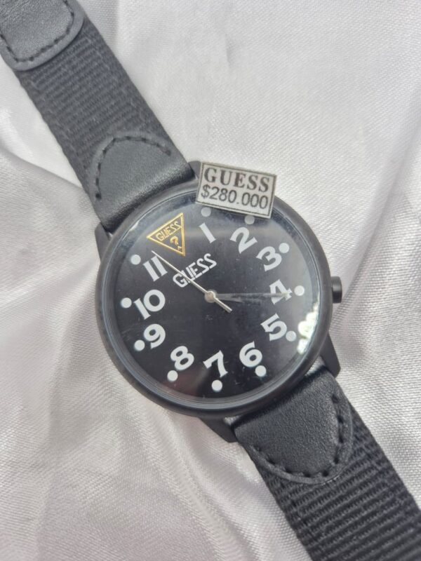 Reloj Guess Modelo V1033M3 Malla de Cuero